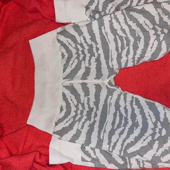 Bombshell sportswear zebra set - Picture 2 of 5